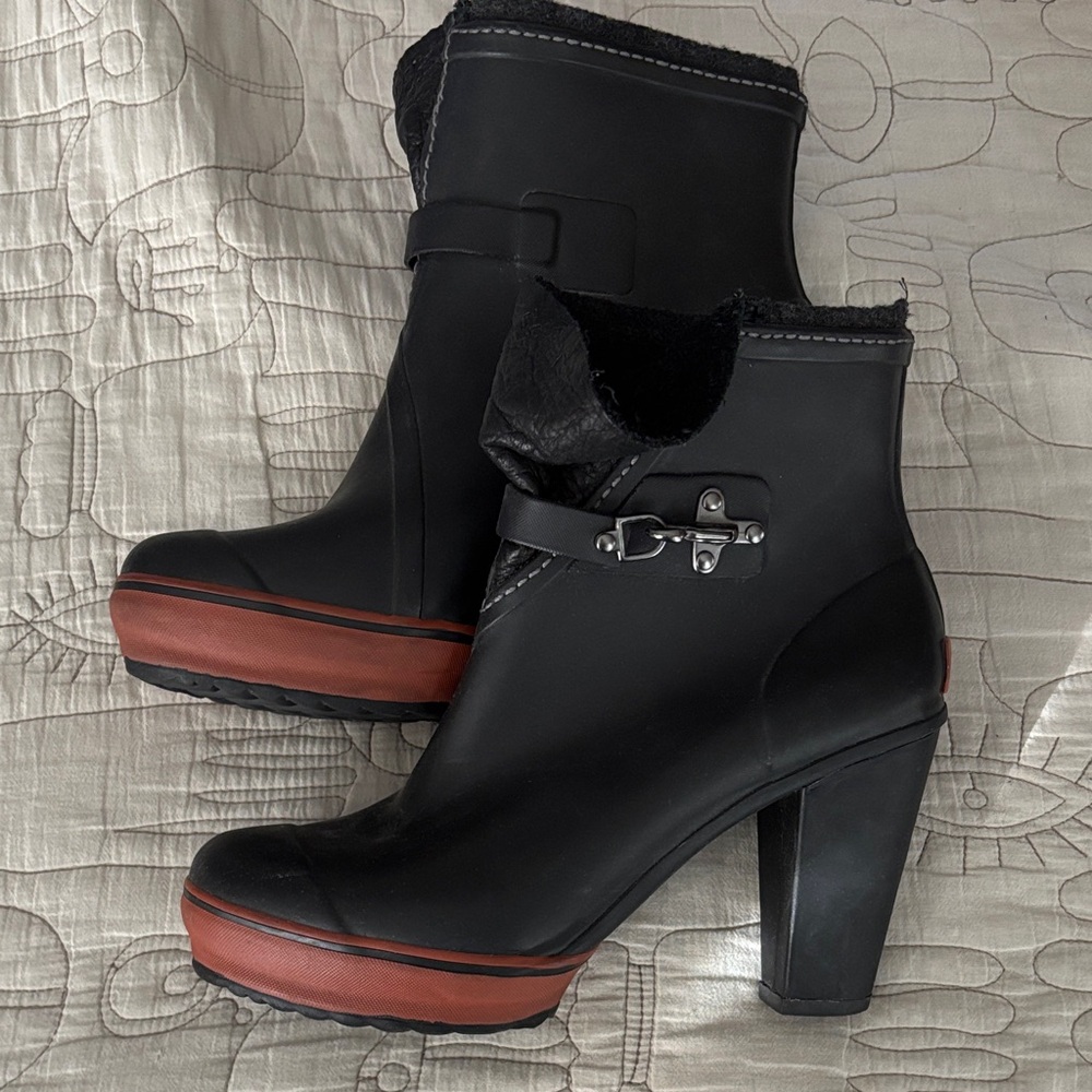 Sorel Black and Brown Women's Rubber Ankle Boots Size 9